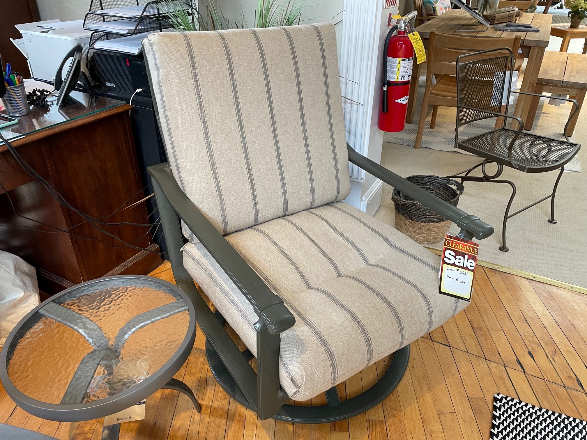 Brown Jordan Fremont Swivel Lounge Chair